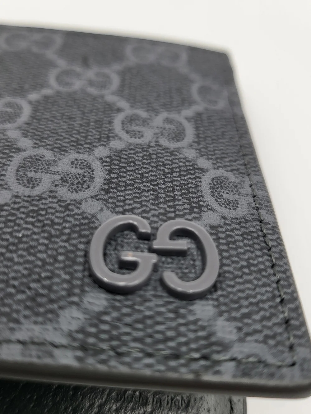 Gucci Bi-Fold GG Supreme Bifold Wallet 768243 in Dark Gray, Pristine condition!!